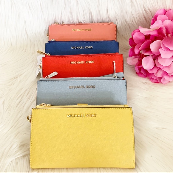 Michael Kors Handbags - Michael Kors Jet Set Double Zip Wristlet /Wallet